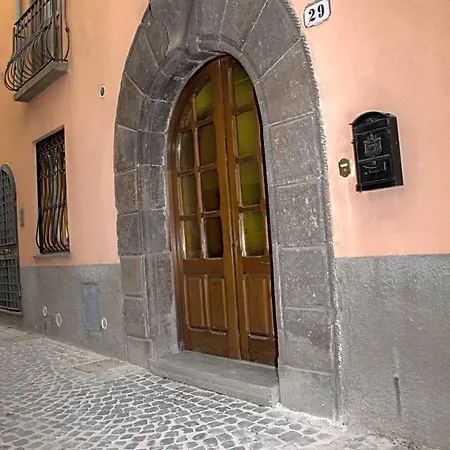 Le Buche Casa Storica 3* Canino